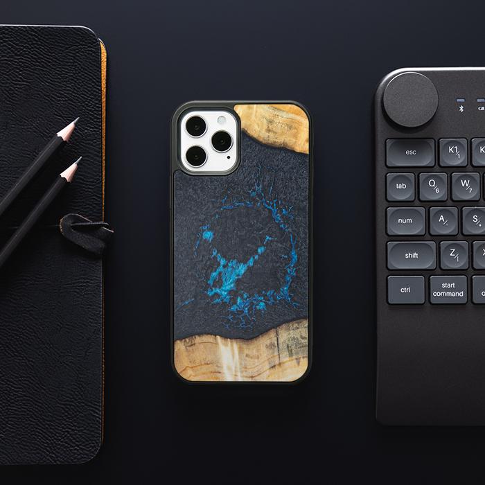 iPhone 12 Pro Handyhülle aus Harz und Holz - Synergy#F35