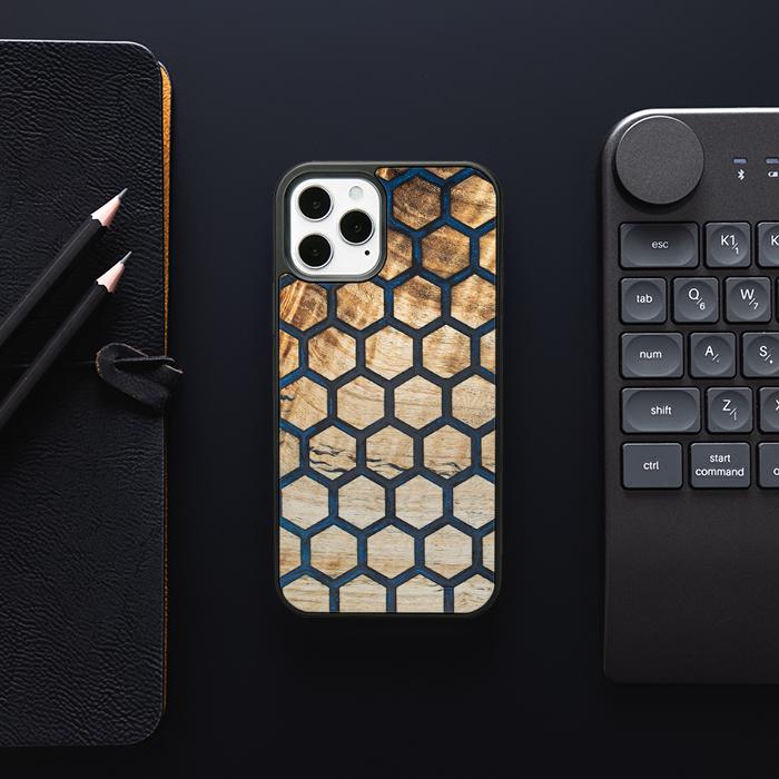 iPhone 12 Pro Handyhülle aus Harz und Holz - Synergy#F36