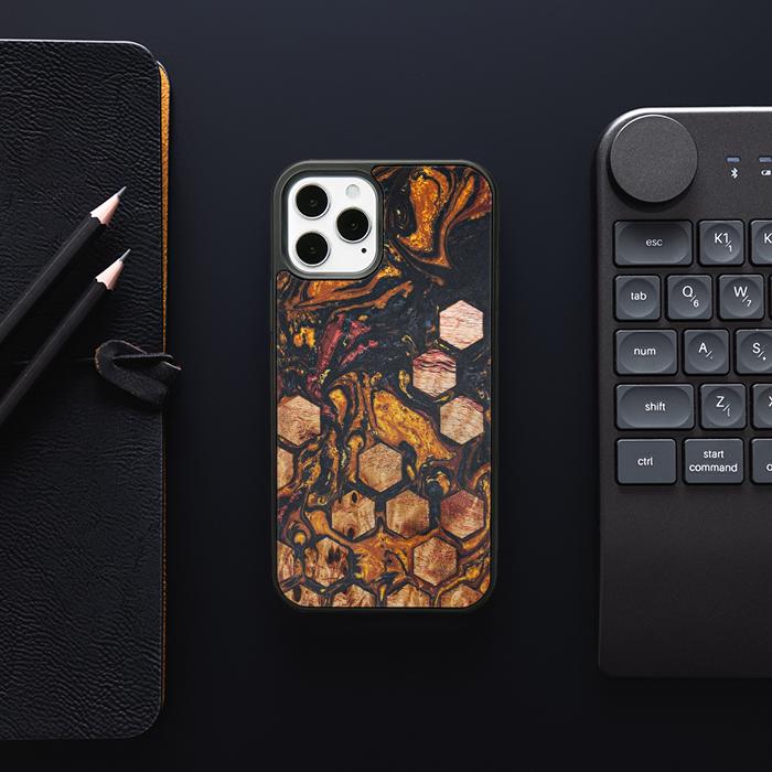 iPhone 12 Pro Handyhülle aus Harz und Holz - Synergy#F38
