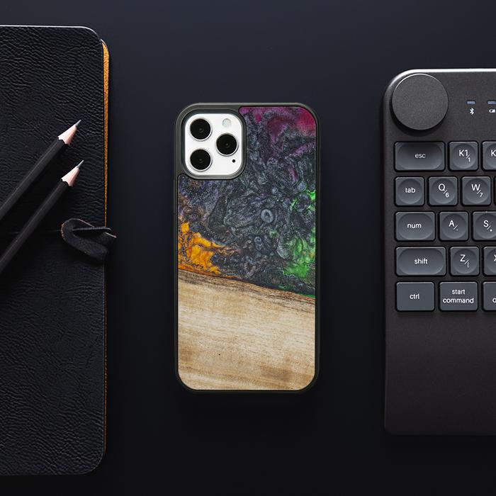 iPhone 12 Pro Handyhülle aus Harz und Holz - Synergy#F8