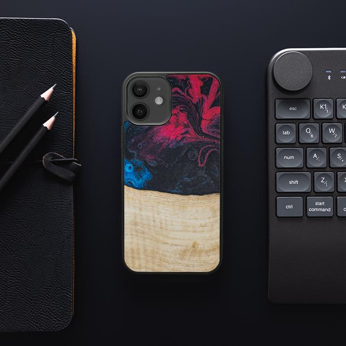 iPhone 12 Handyhülle aus Harz und Holz - Synergy#F14