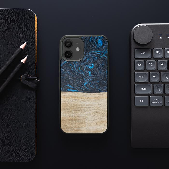 iPhone 12 Handyhülle aus Harz und Holz - Synergy#F19