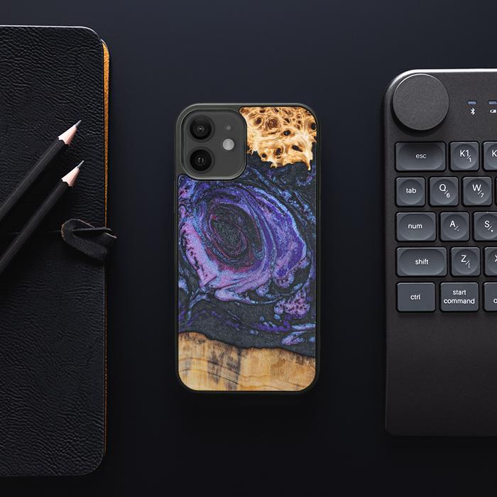 iPhone 12 Handyhülle aus Harz und Holz - Synergy#F24