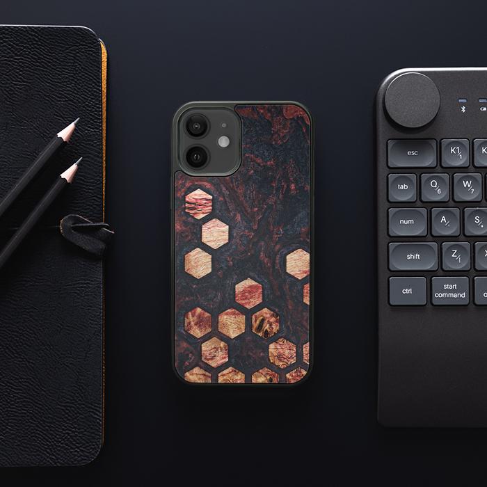 iPhone 12 Handyhülle aus Harz und Holz - Synergy#F27