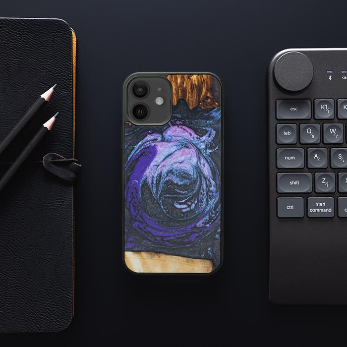 iPhone 12 Handyhülle aus Harz und Holz - Synergy#F34