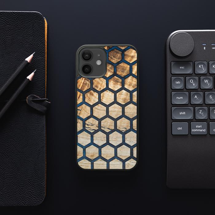 iPhone 12 Handyhülle aus Harz und Holz - Synergy#F36