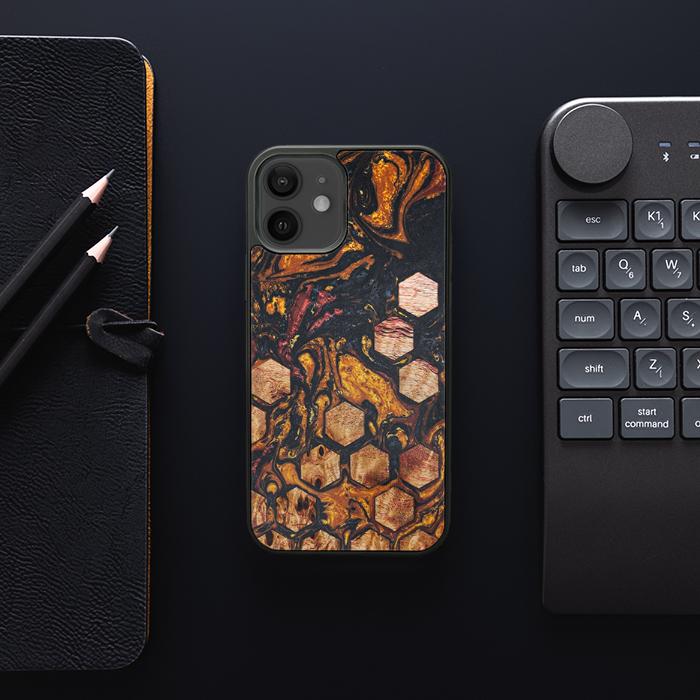 iPhone 12 Handyhülle aus Harz und Holz - Synergy#F38
