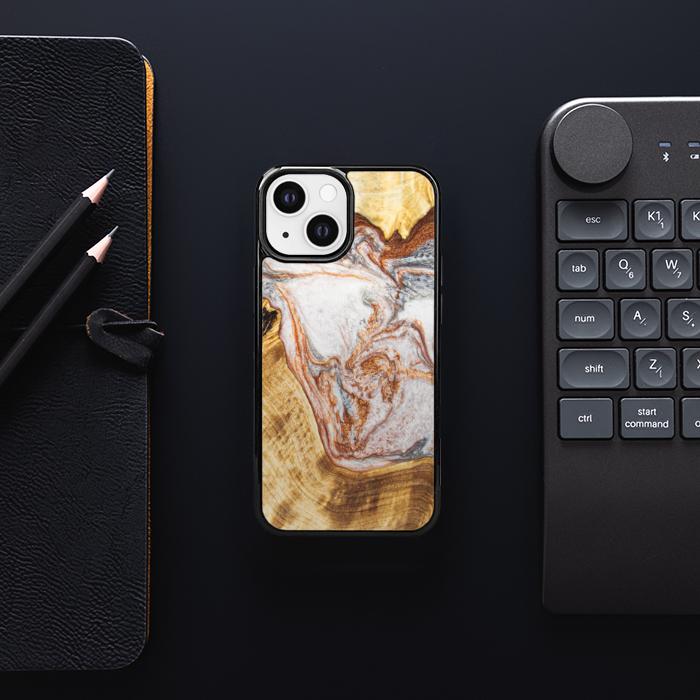 iPhone 13 Mini Handyhülle aus Harz und Holz - Synergy#E5