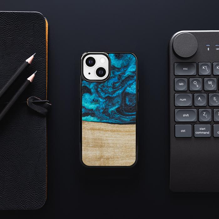 iPhone 13 Mini Handyhülle aus Harz und Holz - Synergy#F11