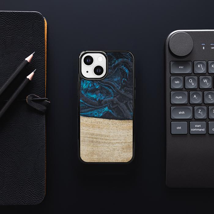 iPhone 13 Mini Handyhülle aus Harz und Holz - Synergy#F13