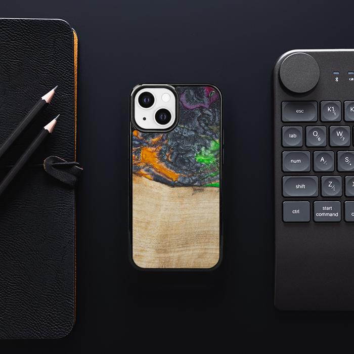iPhone 13 Mini Handyhülle aus Harz und Holz - Synergy#F16