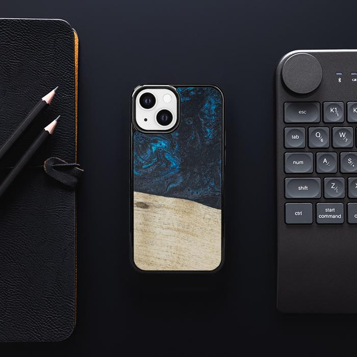 iPhone 13 Mini Handyhülle aus Harz und Holz - Synergy#F17