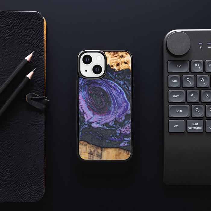 iPhone 13 Mini Handyhülle aus Harz und Holz - Synergy#F24