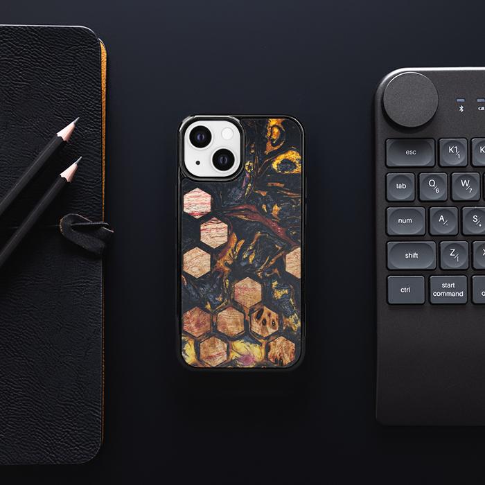 iPhone 13 Mini Handyhülle aus Harz und Holz - Synergy#F26