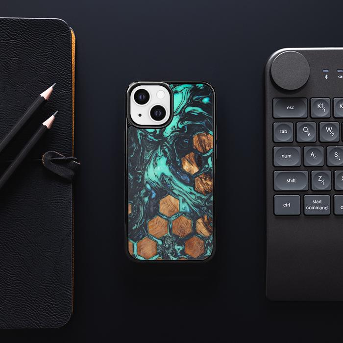 iPhone 13 Mini Handyhülle aus Harz und Holz - Synergy#F28
