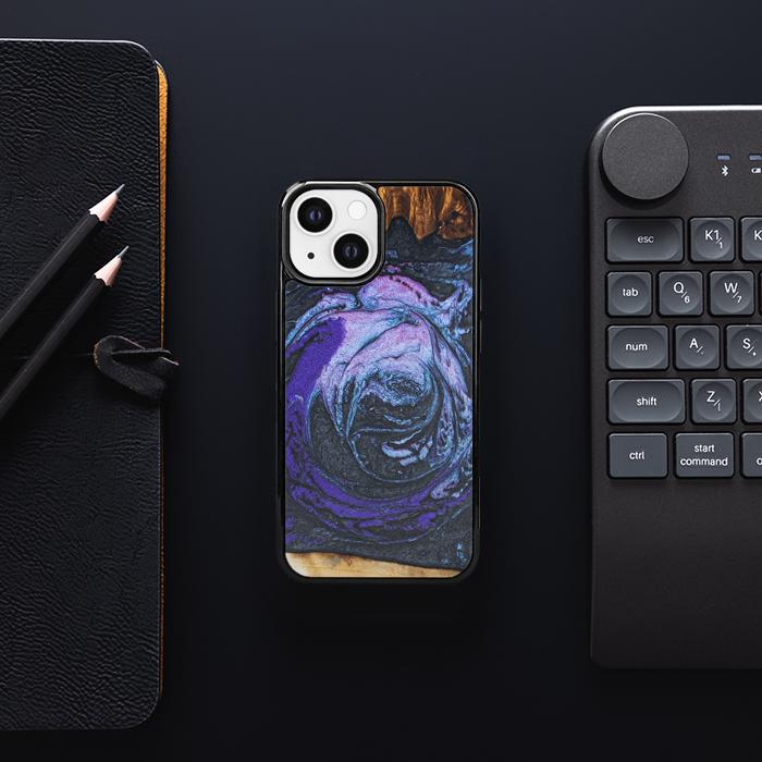 iPhone 13 Mini Handyhülle aus Harz und Holz - Synergy#F34