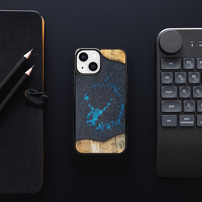 iPhone 13 Mini Handyhülle aus Harz und Holz - Synergy#F35