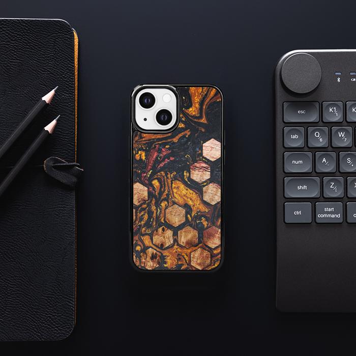 iPhone 13 Mini Handyhülle aus Harz und Holz - Synergy#F38