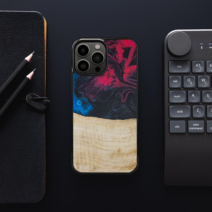 iPhone 13 Pro Max Handyhülle aus Harz und Holz - Synergy#F14