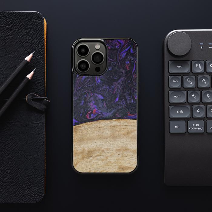 iPhone 13 Pro Max Handyhülle aus Harz und Holz - Synergy#F7