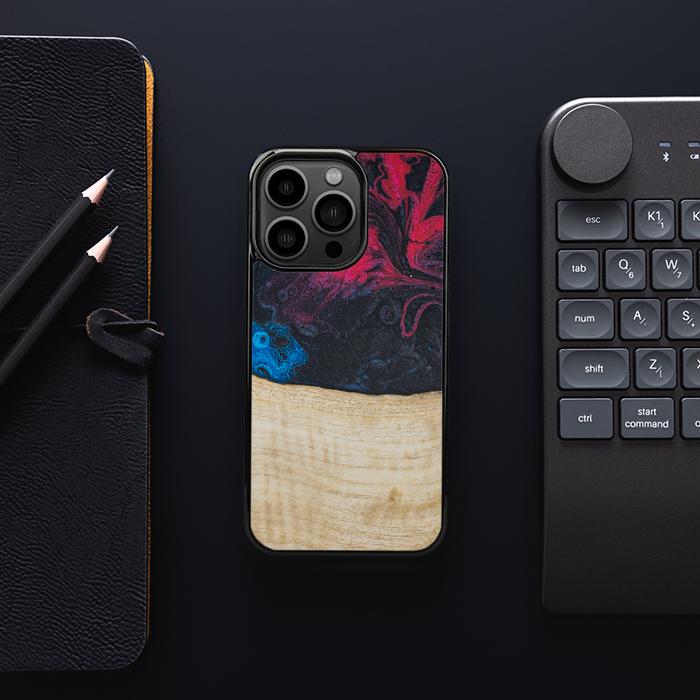 iPhone 13 Pro Handyhülle aus Harz und Holz - Synergy#F14