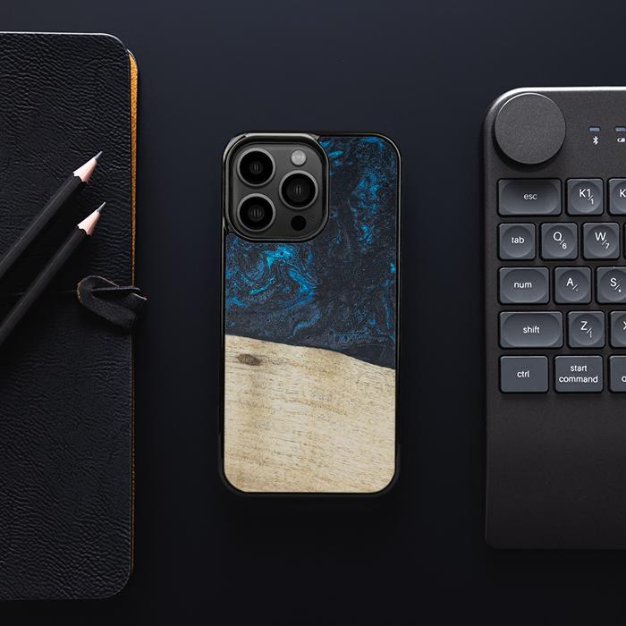 iPhone 13 Pro Handyhülle aus Harz und Holz - Synergy#F17