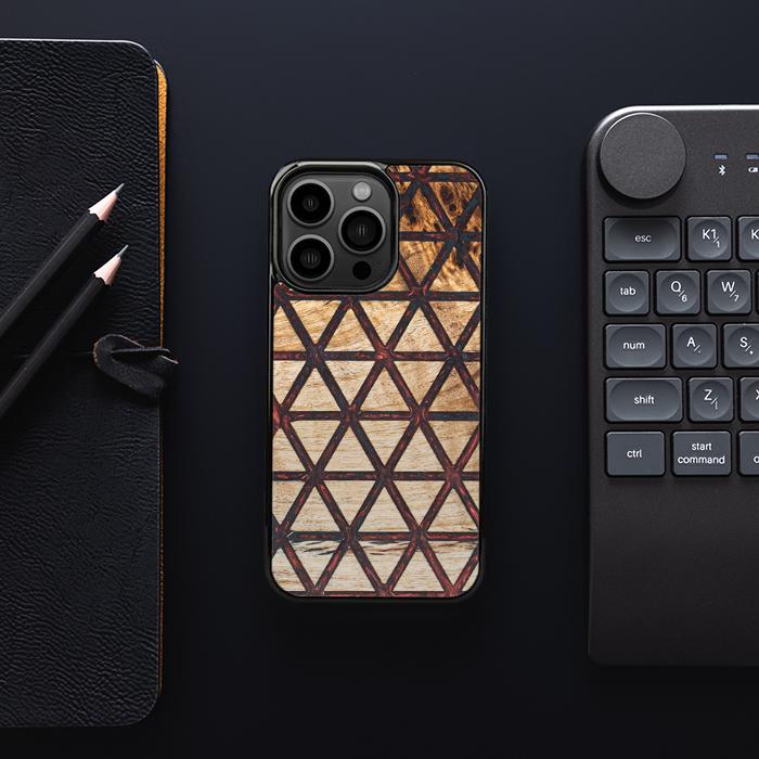 iPhone 13 Pro Handyhülle aus Harz und Holz - Synergy#F22