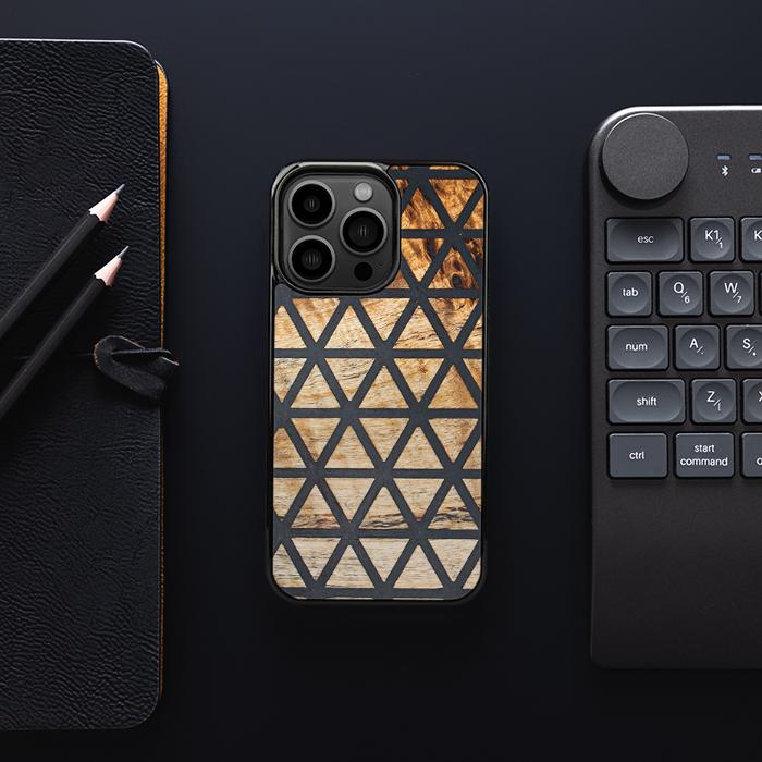 iPhone 13 Pro Handyhülle aus Harz und Holz - Synergy#F29