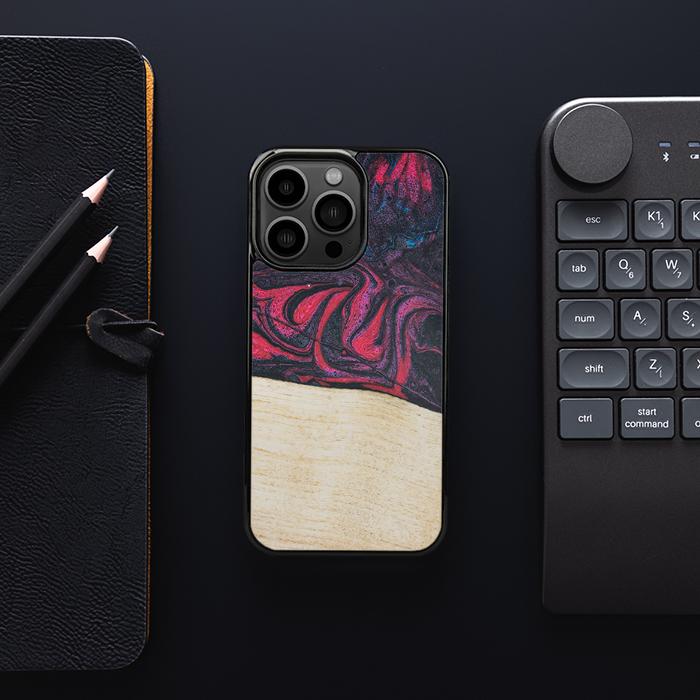 iPhone 13 Pro Handyhülle aus Harz und Holz - Synergy#F5