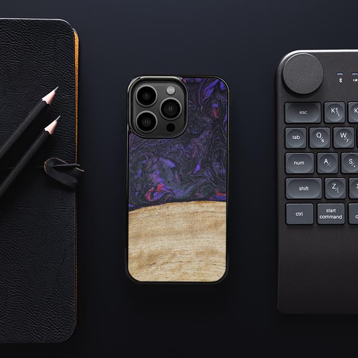 iPhone 13 Pro Handyhülle aus Harz und Holz - Synergy#F7