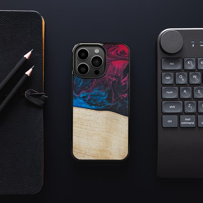 iPhone 13 Pro Handyhülle aus Harz und Holz - Synergy#F9