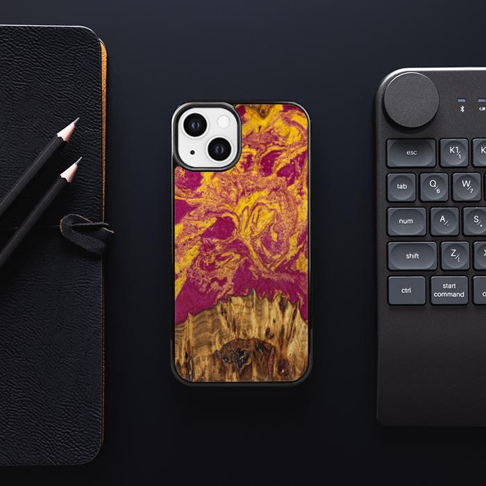 iPhone 13 etui na telefon z żywicy i drewna - Synergy#E11