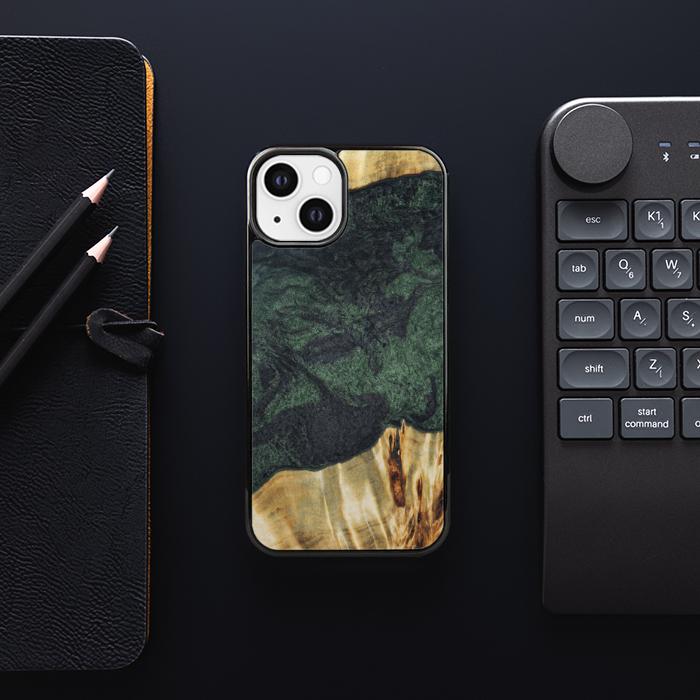 iPhone 13 Handyhülle aus Harz und Holz - Synergy#E14