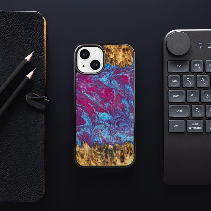 iPhone 13 etui na telefon z żywicy i drewna - Synergy#E15