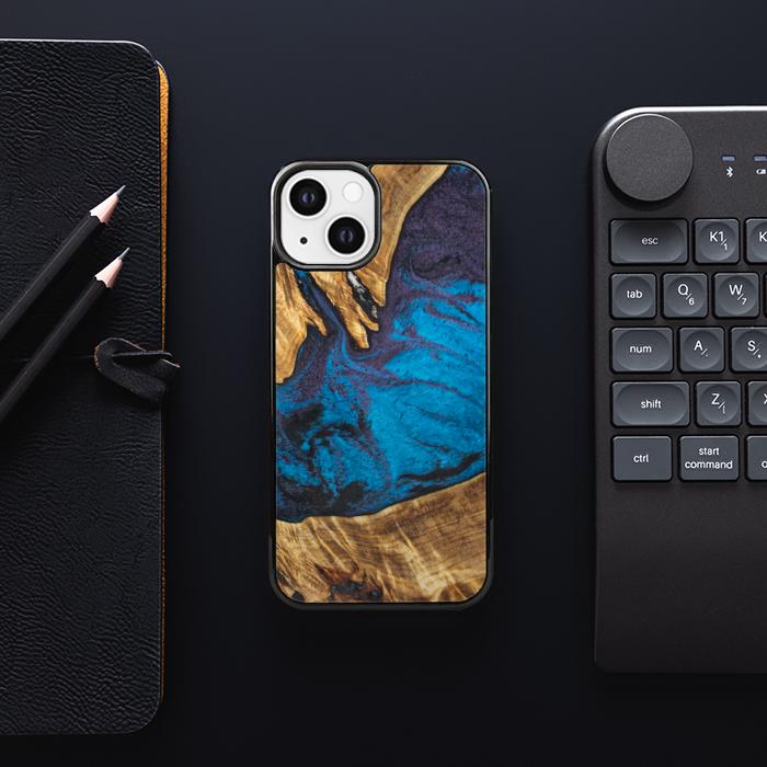 iPhone 13 Handyhülle aus Harz und Holz - Synergy#E21