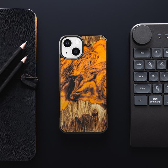 iPhone 13 etui na telefon z żywicy i drewna - Synergy#E24