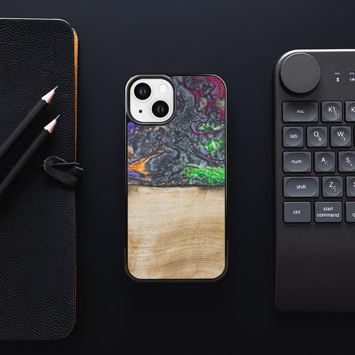 iPhone 13 Handyhülle aus Harz und Holz - Synergy#F2