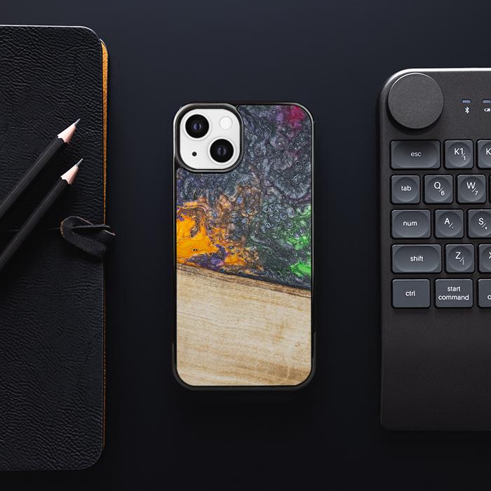 iPhone 13 Handyhülle aus Harz und Holz - Synergy#F20