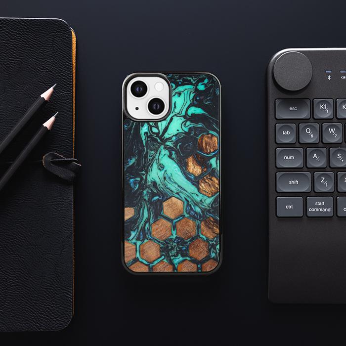 iPhone 13 etui na telefon z żywicy i drewna - Synergy# F23