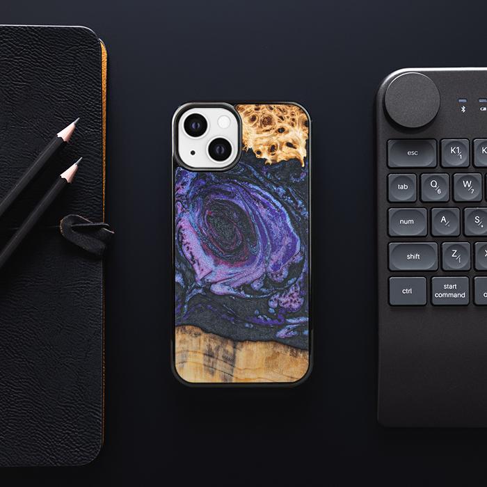 iPhone 13 Handyhülle aus Harz und Holz - Synergy#F24