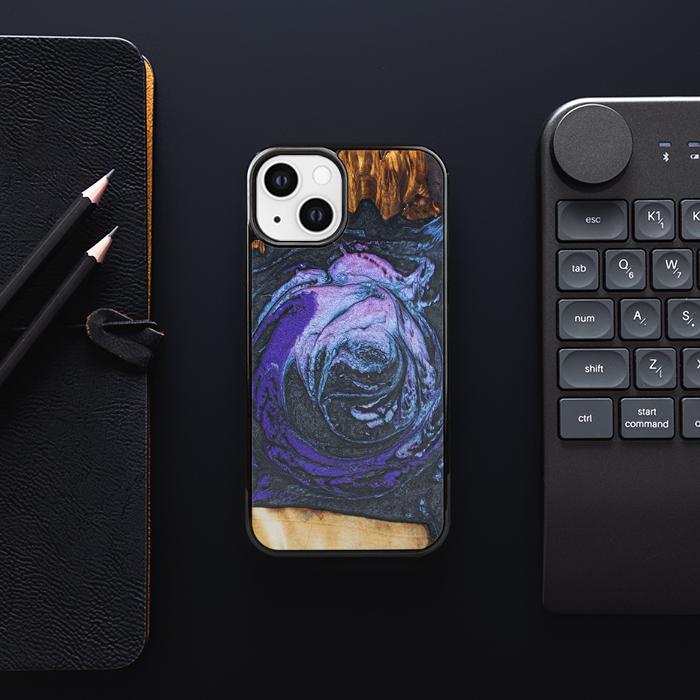 iPhone 13 Handyhülle aus Harz und Holz - Synergy#F34