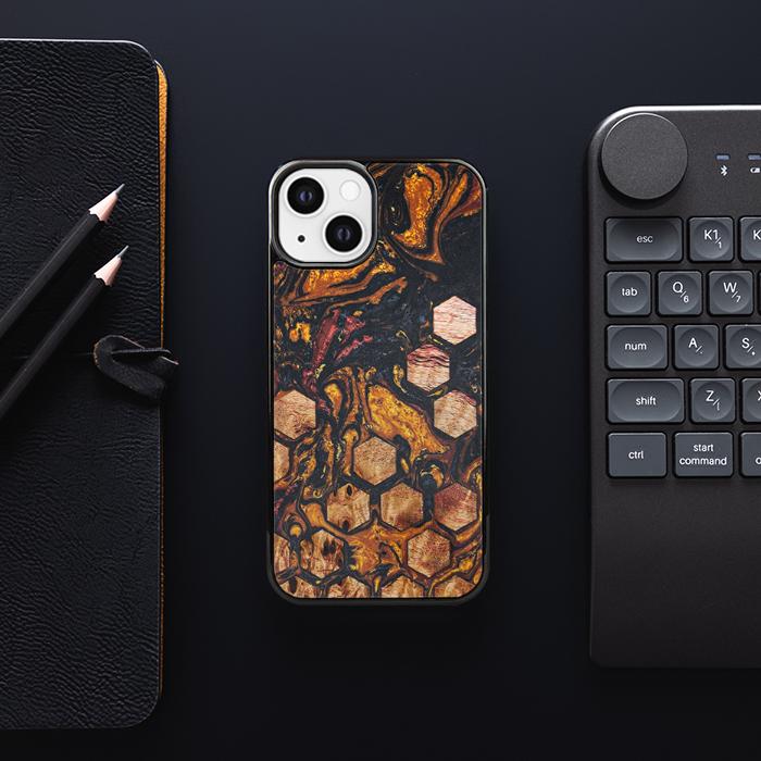 iPhone 13 Handyhülle aus Harz und Holz - Synergy#F38