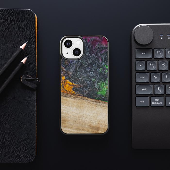 iPhone 13 Handyhülle aus Harz und Holz - Synergy#F8