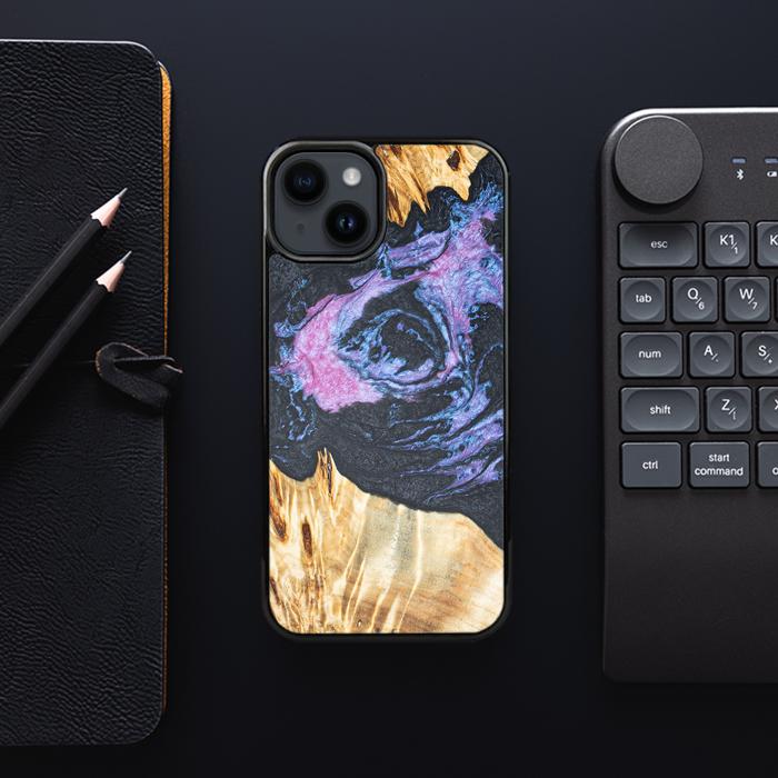iPhone 14 Plus Handyhülle aus Harz und Holz - Synergy#F25