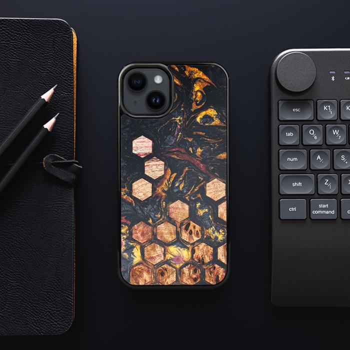 iPhone 14 Plus Handyhülle aus Harz und Holz - Synergy#F26