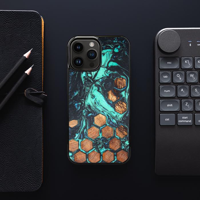iPhone 14 Pro Max Handyhülle aus Harz und Holz - Synergy#F23