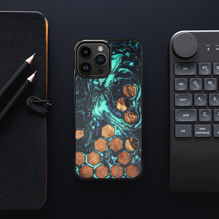 iPhone 14 Pro Max Handyhülle aus Harz und Holz - Synergy#F28