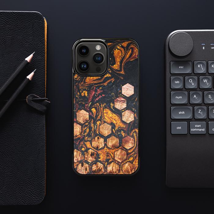 iPhone 14 Pro Max Handyhülle aus Harz und Holz - Synergy#F38