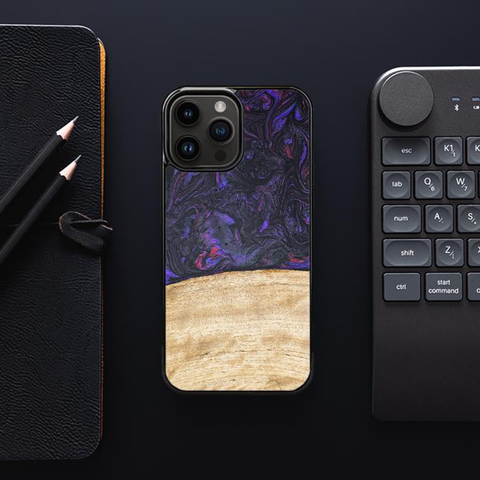 iPhone 14 Pro Max Handyhülle aus Harz und Holz - Synergy#F7