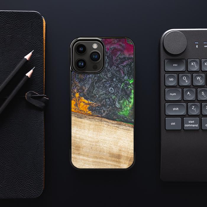 iPhone 14 Pro Max Handyhülle aus Harz und Holz - Synergy#F8